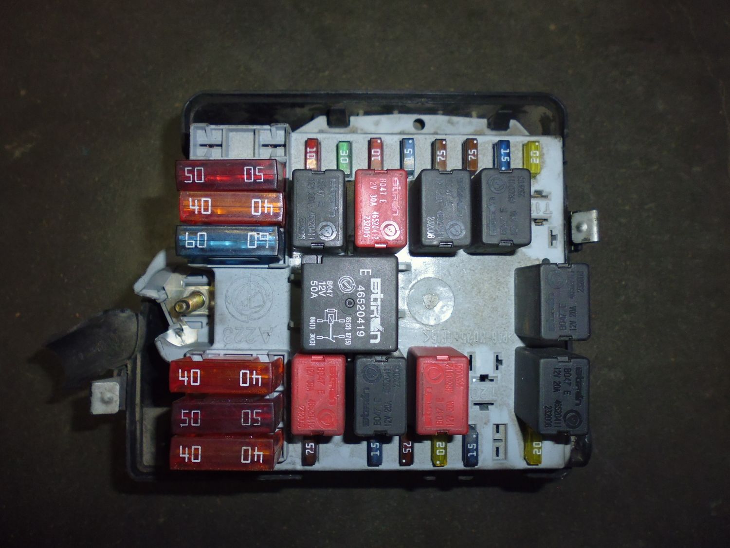 Scatola portafusibili per Alfa Romeo 147 1.9 JTD 110 kw del 2004, usata.