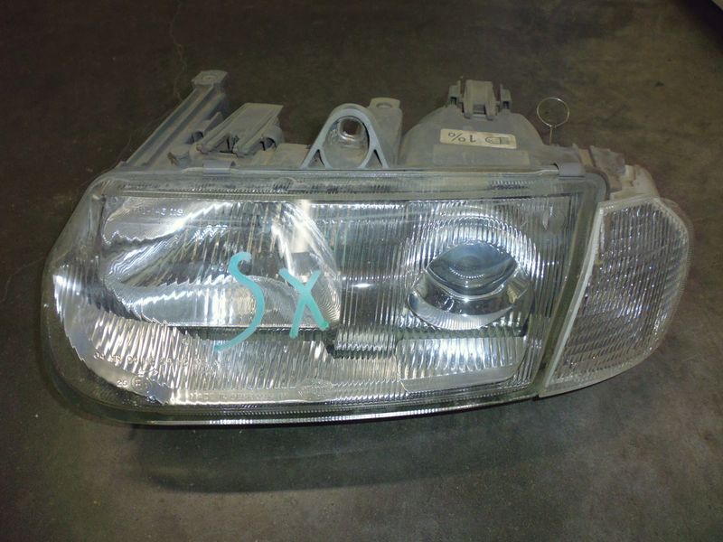 Faro fanale lenticolare anteriore sinistro con freccia per ALfa Romeo 146, usato.