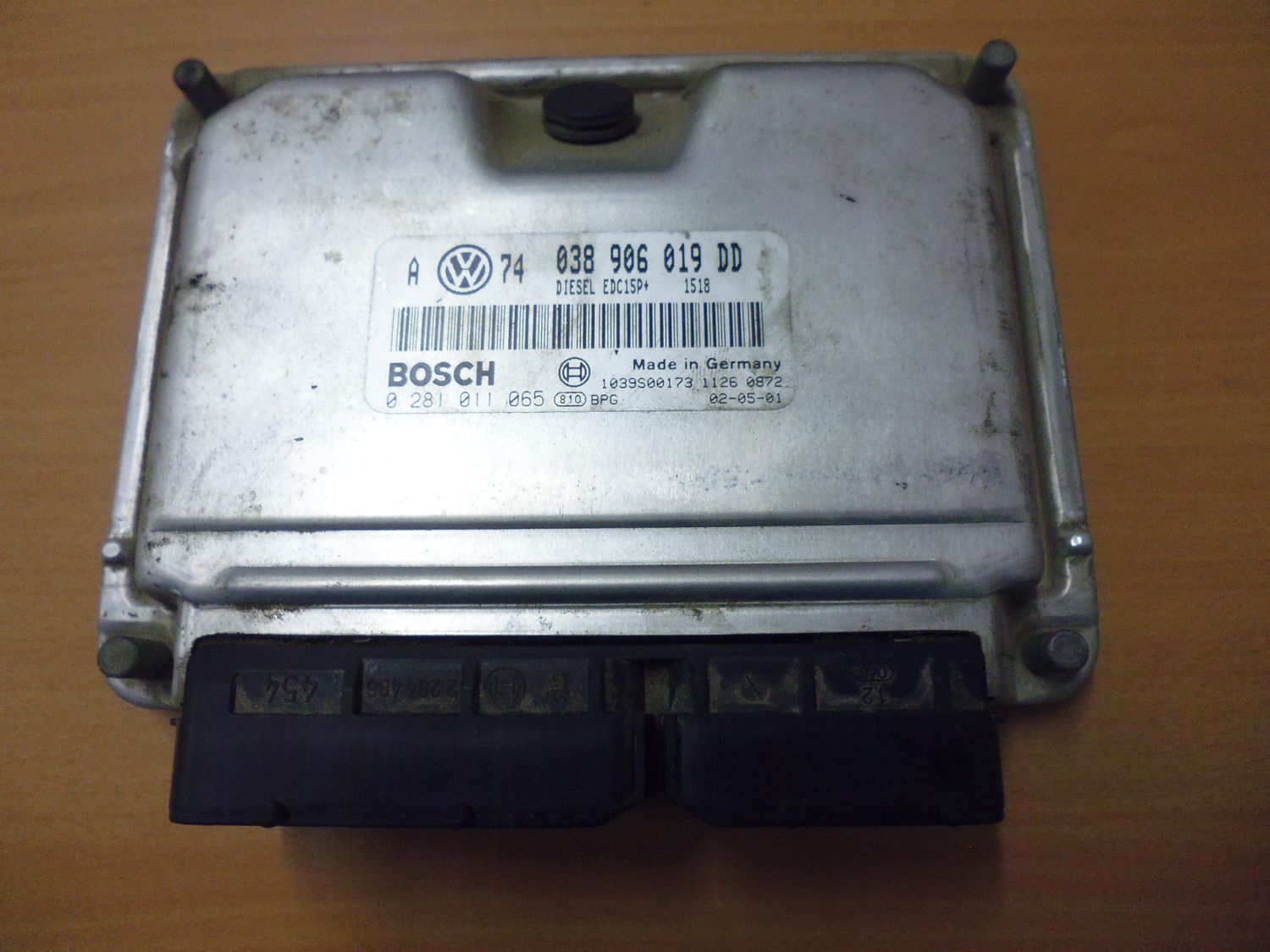 Centralina motore bosch 0281011065 per Volkswagen 1.9 TDI usata.