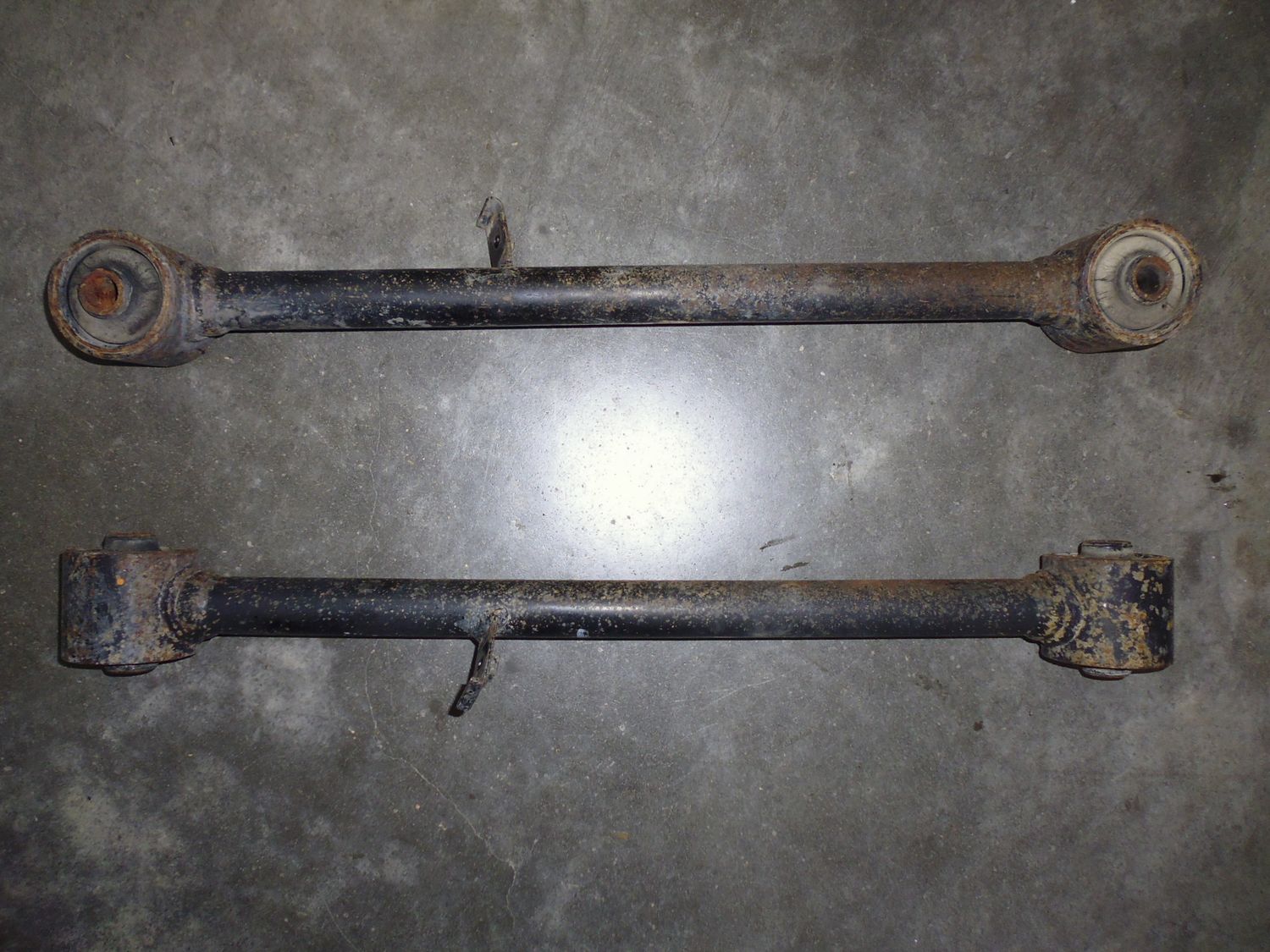 Tirante sopsenzione ponte posteriore destro e sinistro per Suzuki Vitara 1.6, usato.