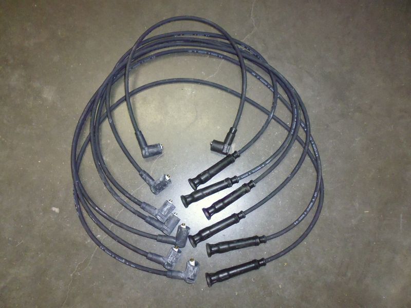 Cavi candele per BMW 6 cilindri 320i - 323i - 325i - 520i- 525i imp. Bosch, nuovi.
