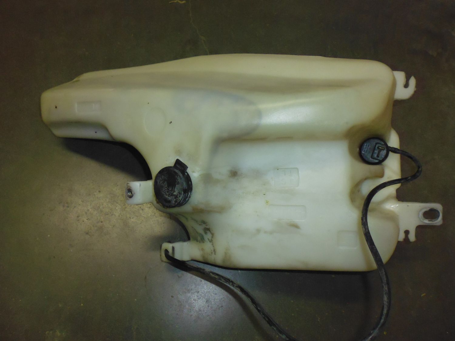Vaschetta liquido tergicristalli con pompa elettrica per Alfa Romeo 146, usata.