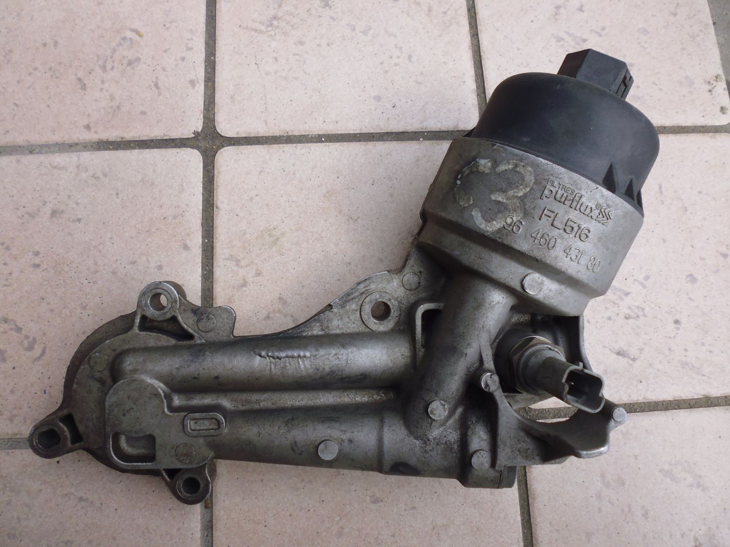 Supporto filtro olio per vetture Peugeot e Citroen 9646043180 motore 1.4 benzina codice 9646043180, usato.