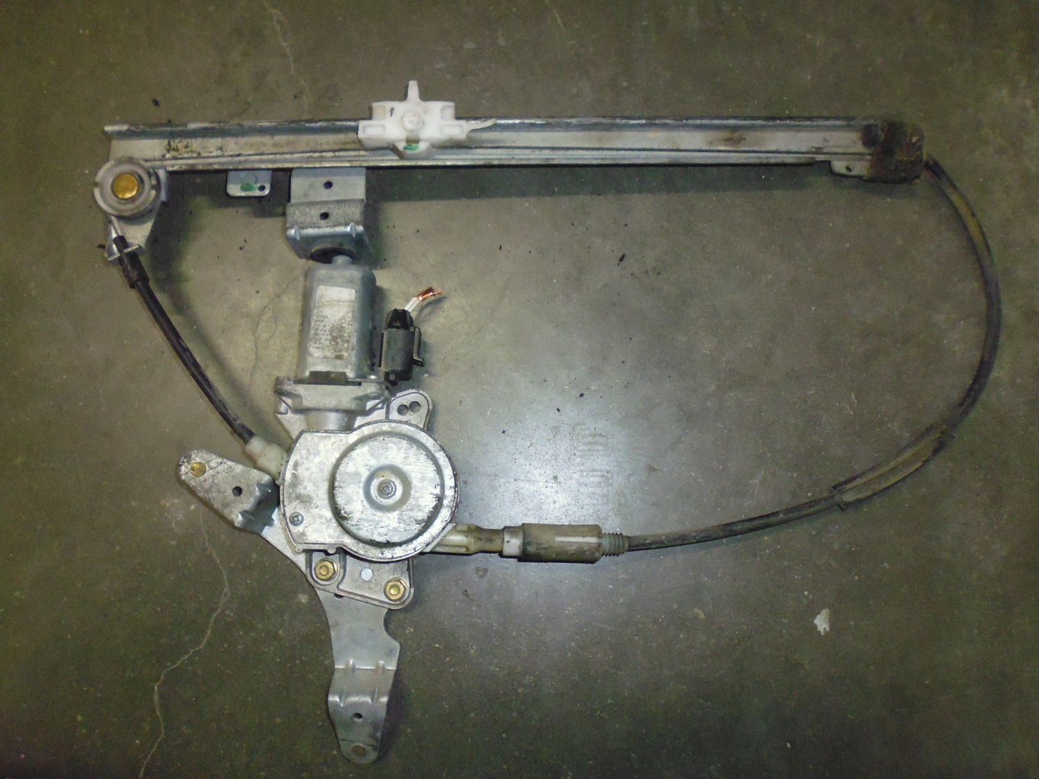 Alzavetro elettrico destro per Fiat Panda 141A codice 77742470, usato.