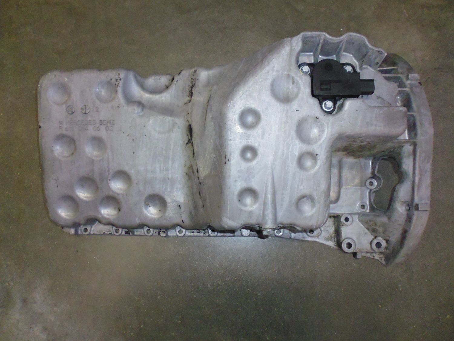 Coppa olio per Mercedes W203 C 220 CDI codice R6110140602 usata.