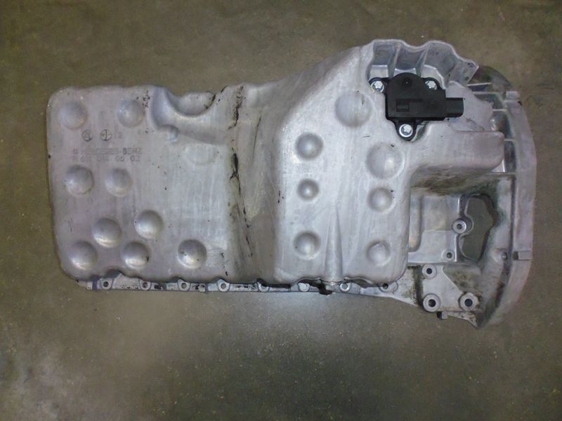 Coppa olio per Mercedes W203 C 220 CDI codice R6110140602 usata.