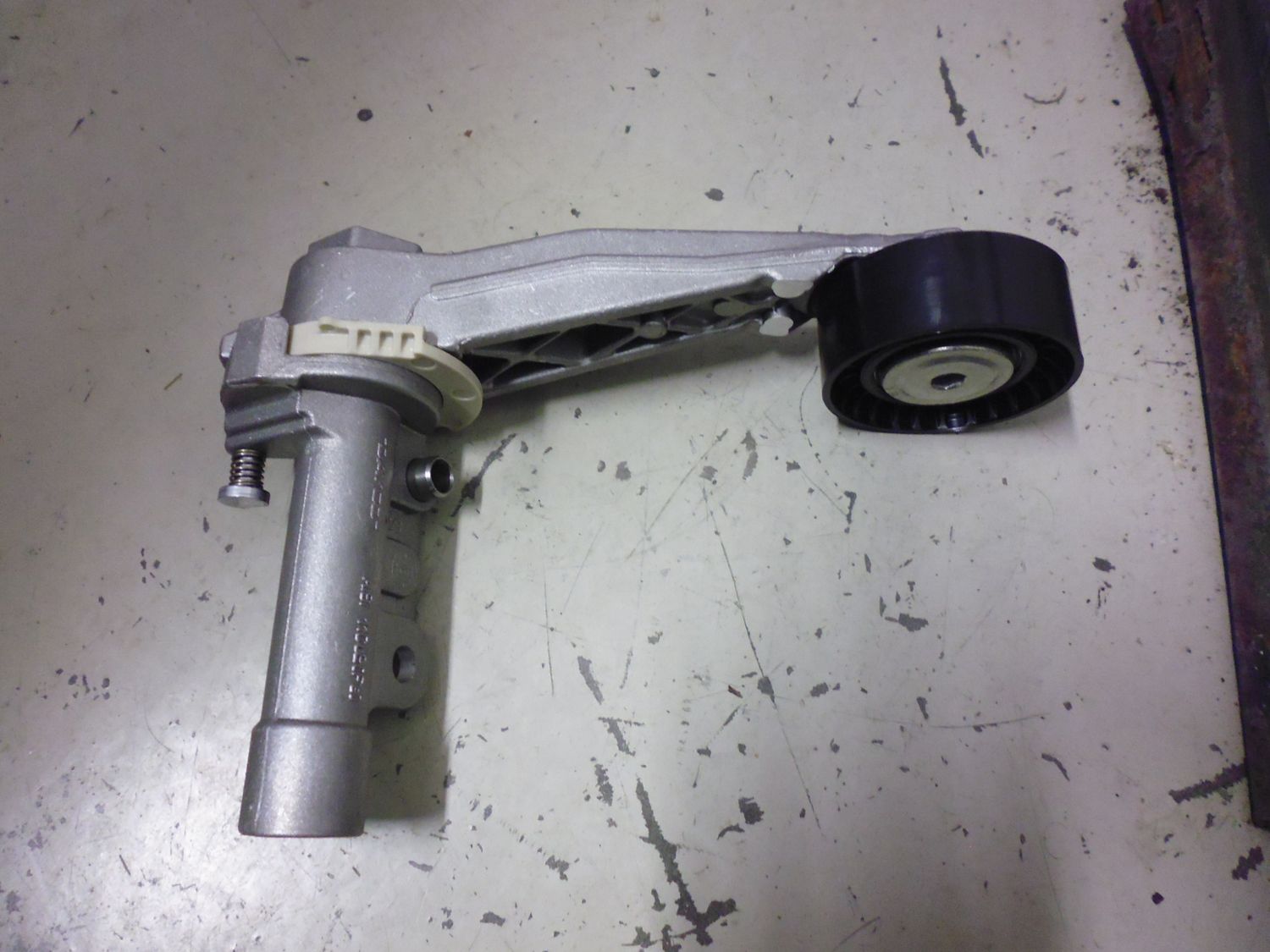 Tendicinghia rullo tenditore marca Gates codice T39127 per Citroen Peugeot Mini. NUOVO Tendicinghia rullo tenditore marca Gates codice T39127 per Citroen Peugeot Mini. NUOVO