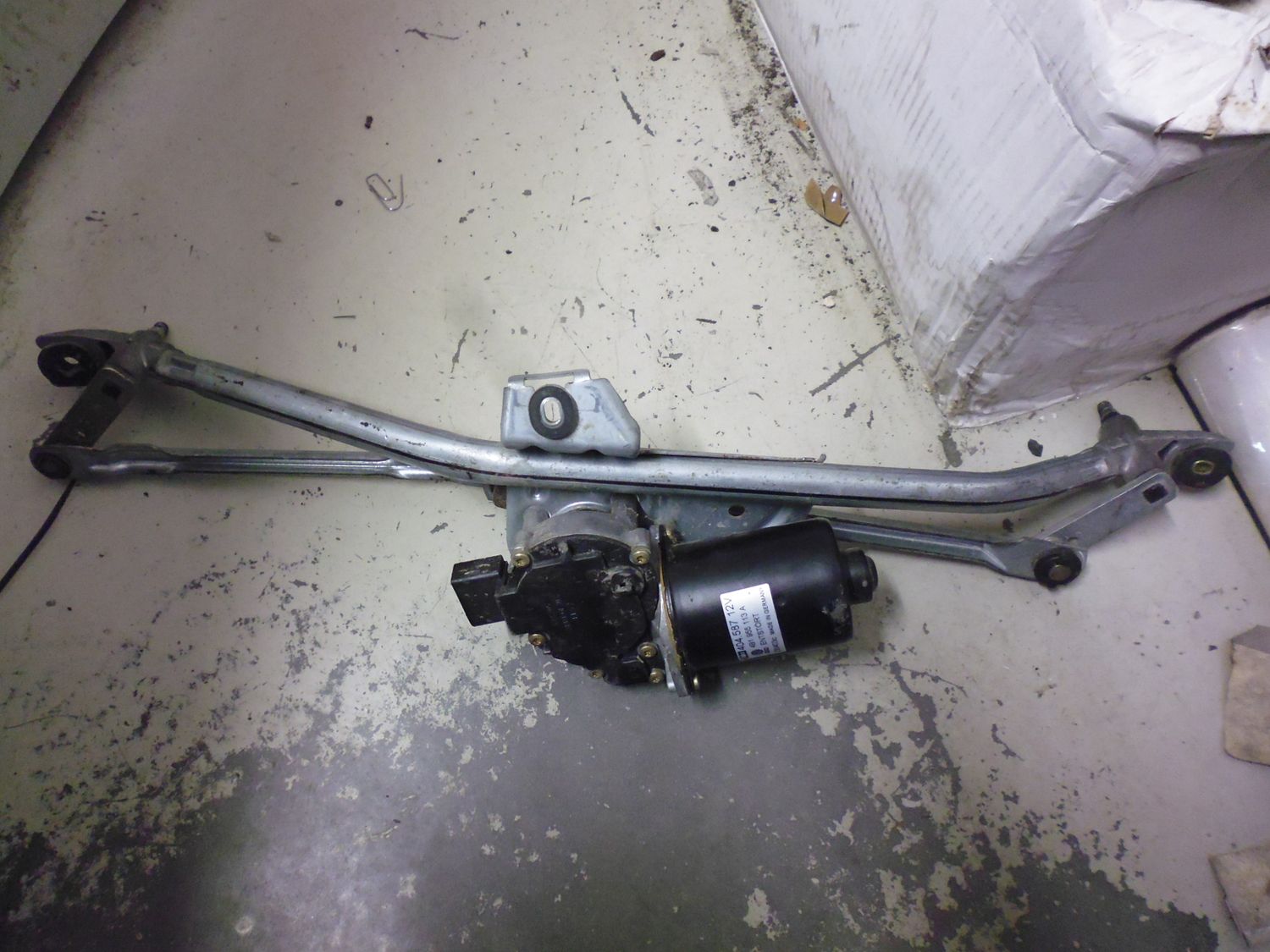 Motorino tergicristallo anteriore e tandem Audi A6 Avant 2.5 TDI 4B1955113A. Motorino tergicristallo anteriore e tandem Audi A6 Avant 2.5 TDI 4B1955113A.