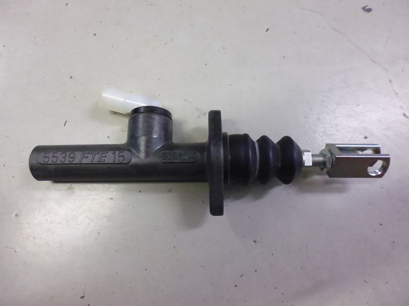 Cilindro maestro frizione originale Nissan 30610-D6201 per Nissan Atleon.