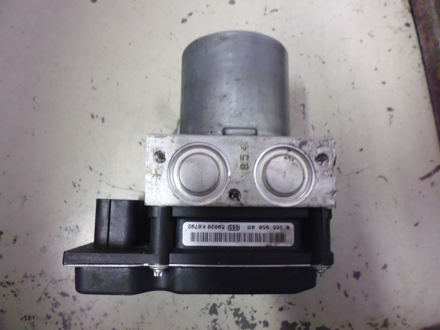 Pompa e centralina, aggregato ABS 0265236010 0265950411 per BMW serie 5 E60 E61. Pompa e centralina, aggregato ABS 0265236010 0265950411 per BMW serie 5 E60 E61.