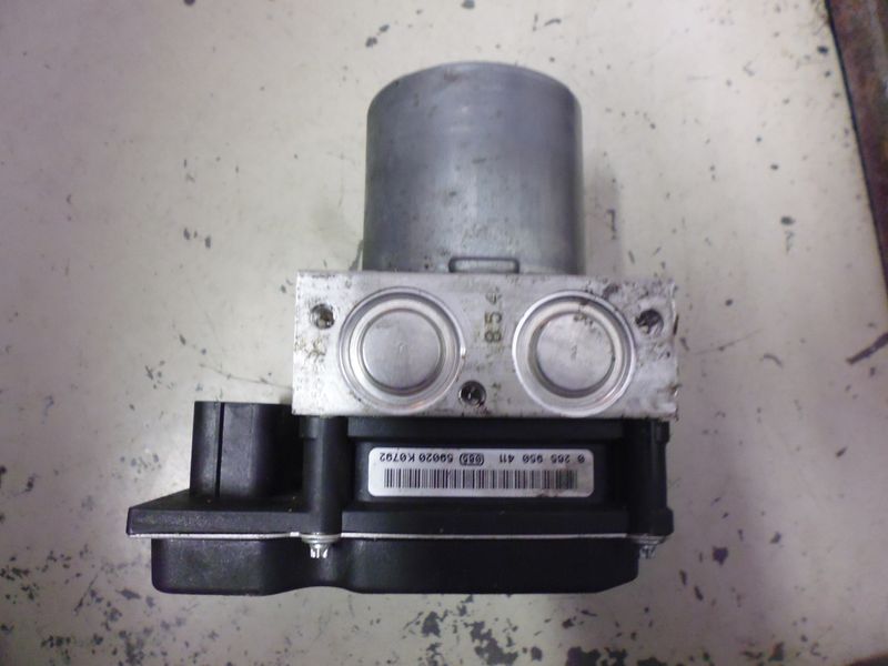 Pompa e centralina, aggregato ABS 0265236010 0265950411 per BMW serie 5 E60 E61.
