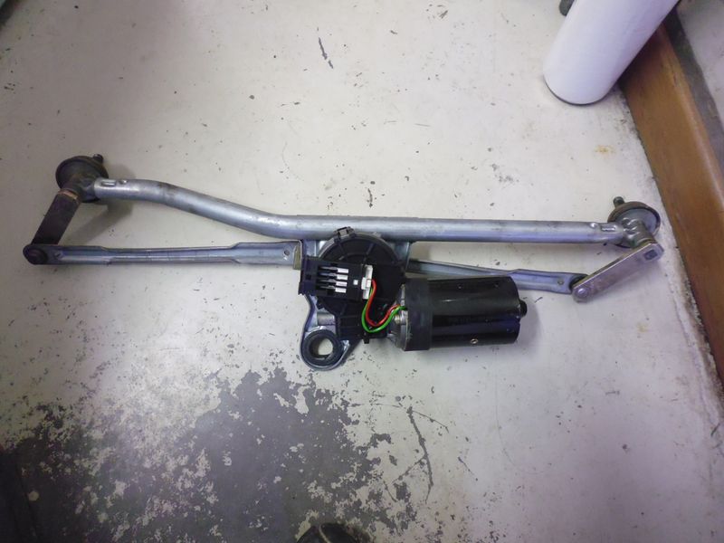 Motorino tergicristallo anteriore con tandem per BMW serie 3 E46.
