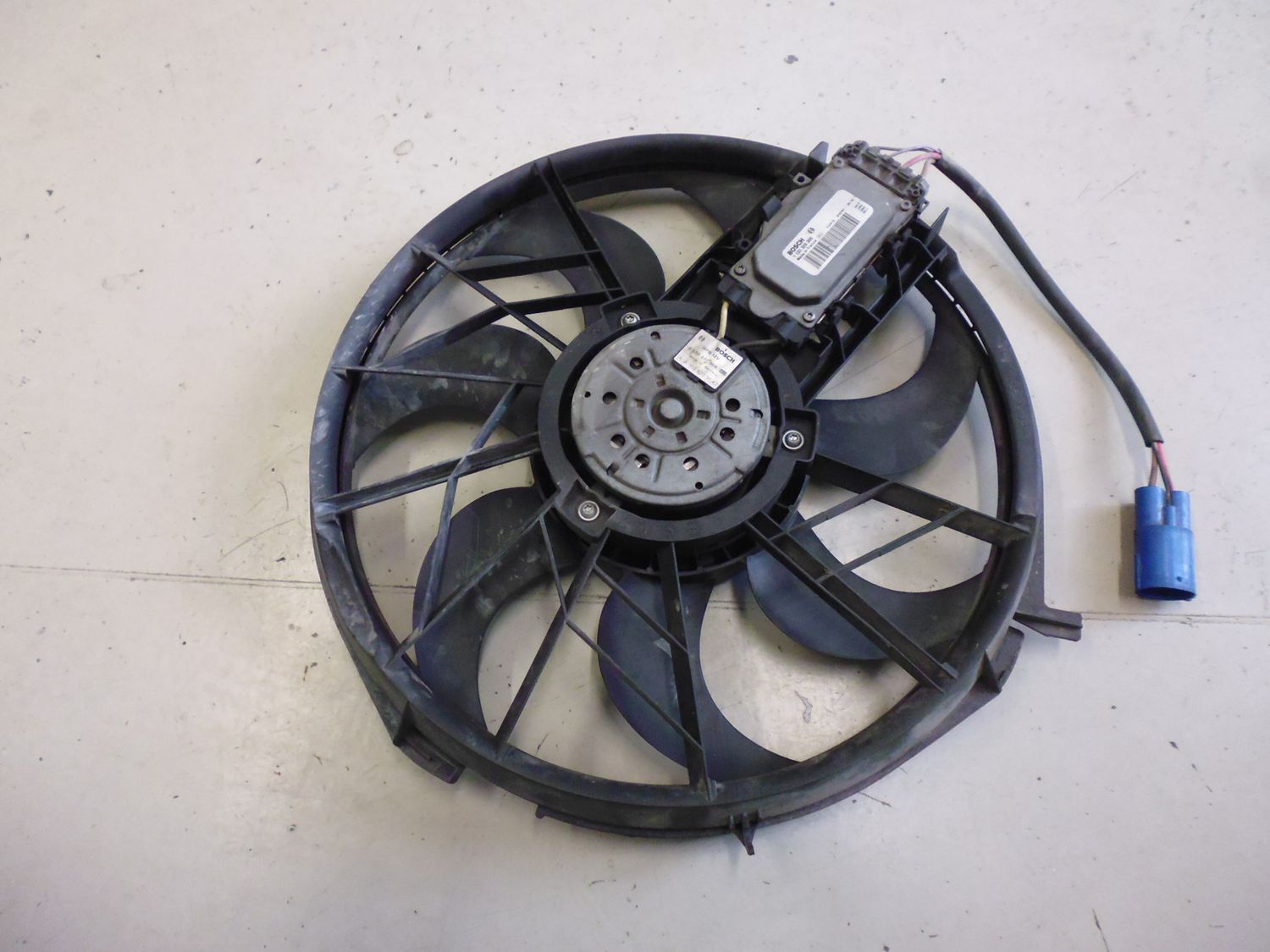 Ventola raffreddamento radiatore Mercedes A W169 e BW245 usata. Ventola raffreddamento radiatore Mercedes A W169 e BW245 usata.