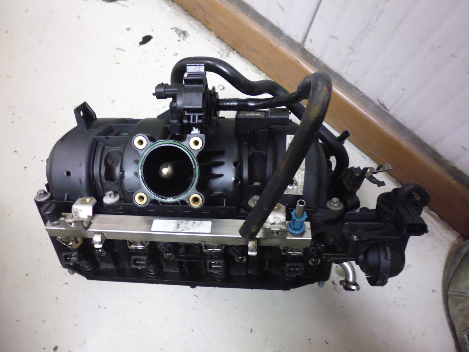 Collettore aspirazione con flauto ed iniettori per Opel Corsa D 1.2 Collettore aspirazione con flauto ed iniettori per Opel Corsa D 1.2