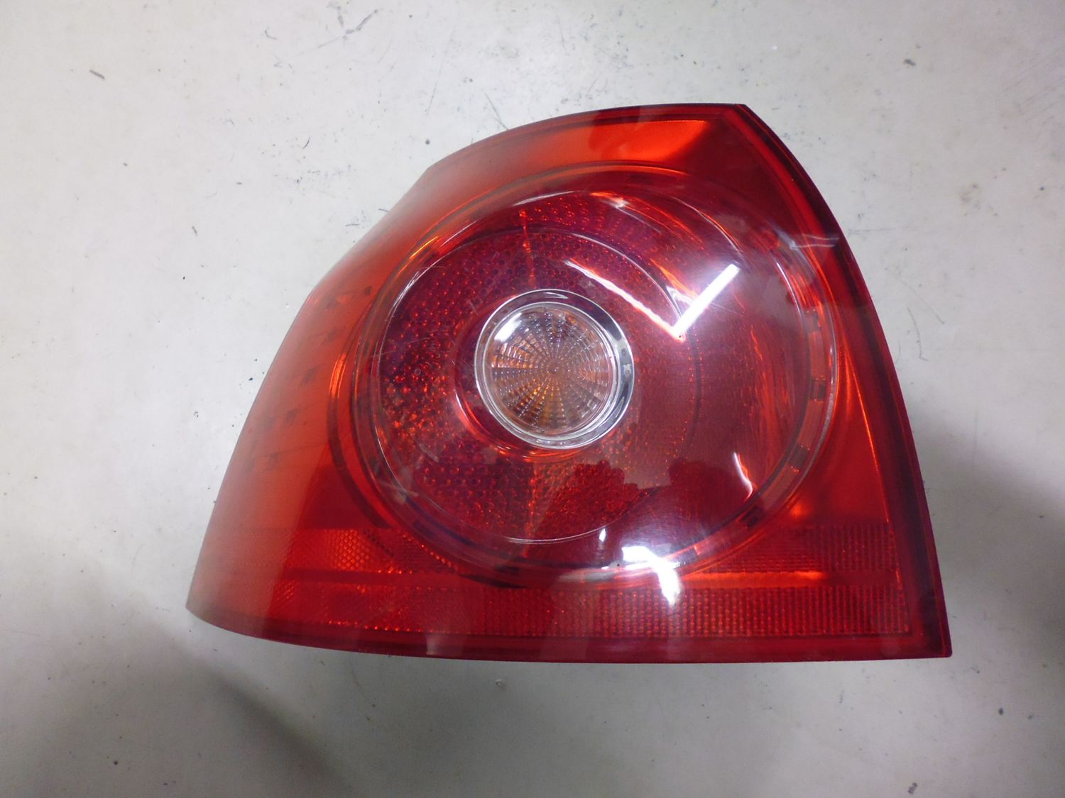 Faro fanale posteriore sinistro Volkswagen Golf 5 usato.