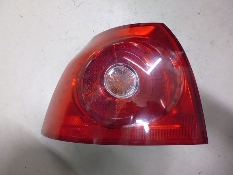 Faro fanale posteriore sinistro Volkswagen Golf 5 usato.