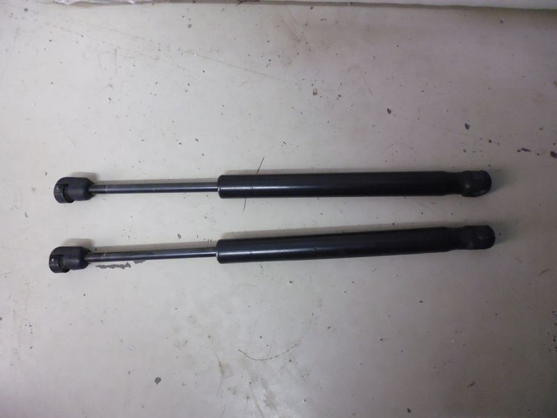 Ammortizzatori, molle a gas cofano anteriore Ssangyong Rexton.