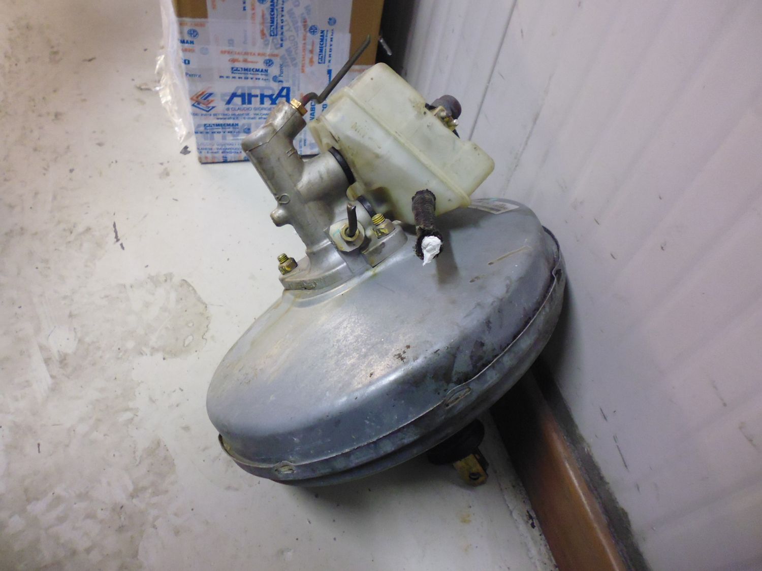 Servofreno Lucas 0044301830 per mercedes C serie w202. Servofreno Lucas 0044301830 per mercedes C serie w202.