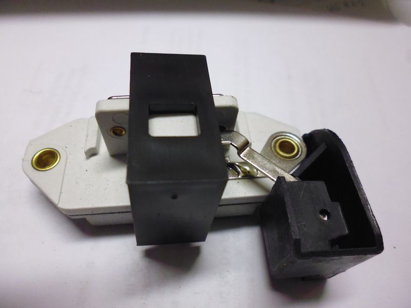Regolatore tensione alternatore 12V marca MOBILETRON VR-F119 adatt. Marelli RTT119A.