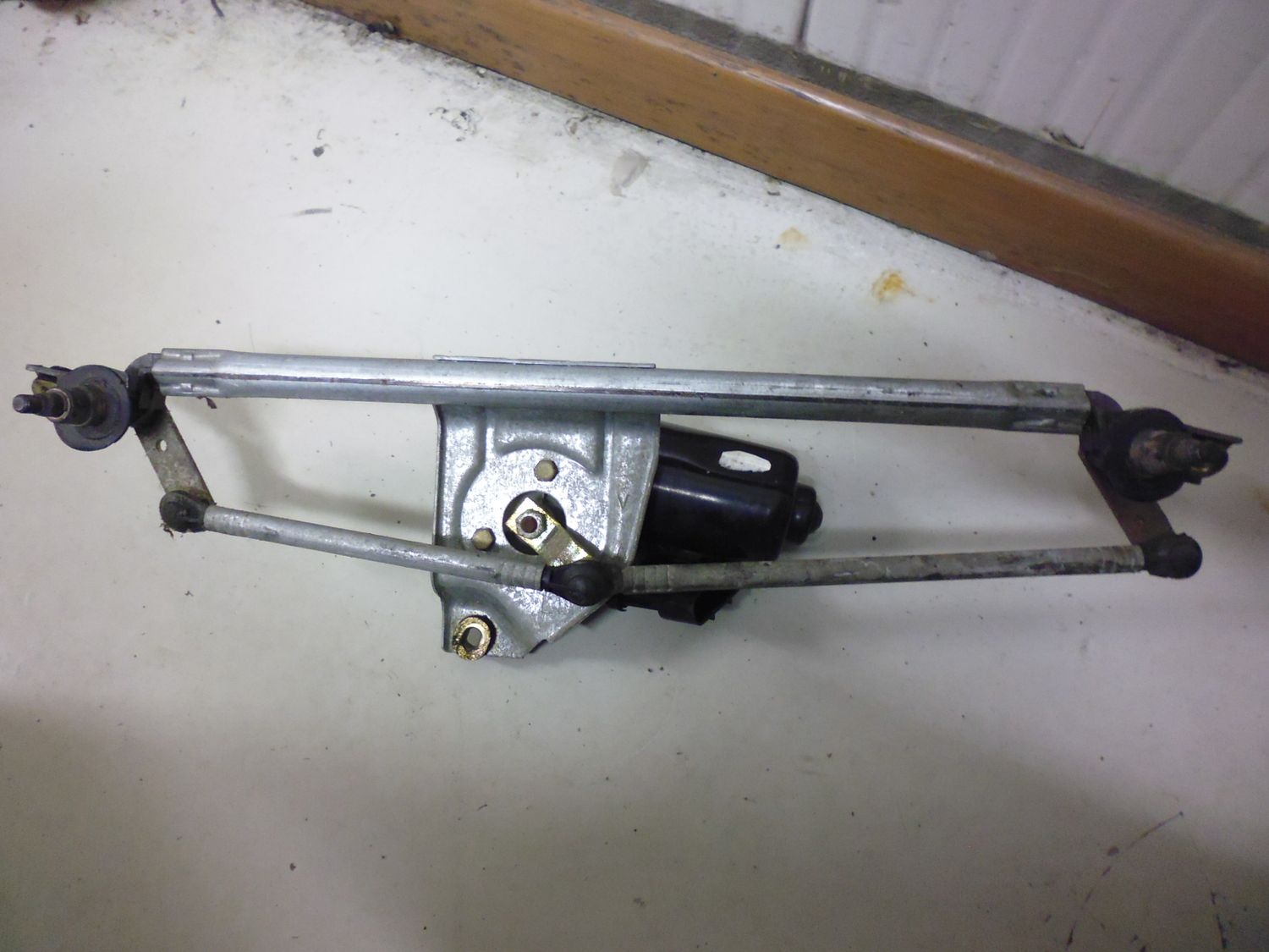 Motorino tergicristallo anteriore con tandem per Opel Tigra prima serie.