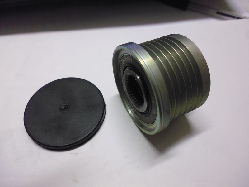 Puleggia alternatore INA 535003010 per Renault motori 1.9 e 2.0 DCI.