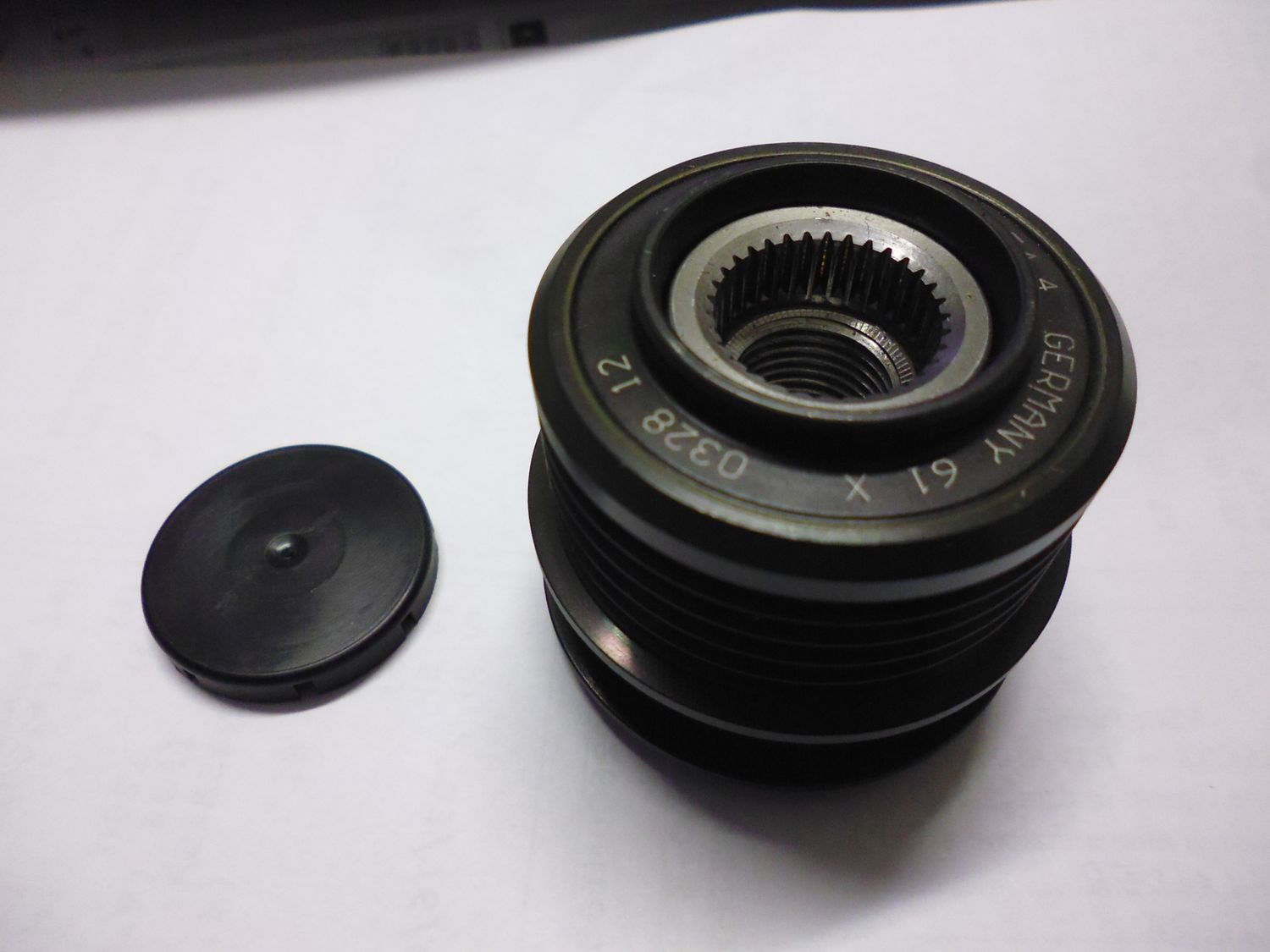 Puleggia ruota libera alternatore originale Mercedes A6681550715, nuova. Puleggia ruota libera alternatore originale Mercedes A6681550715, nuova.