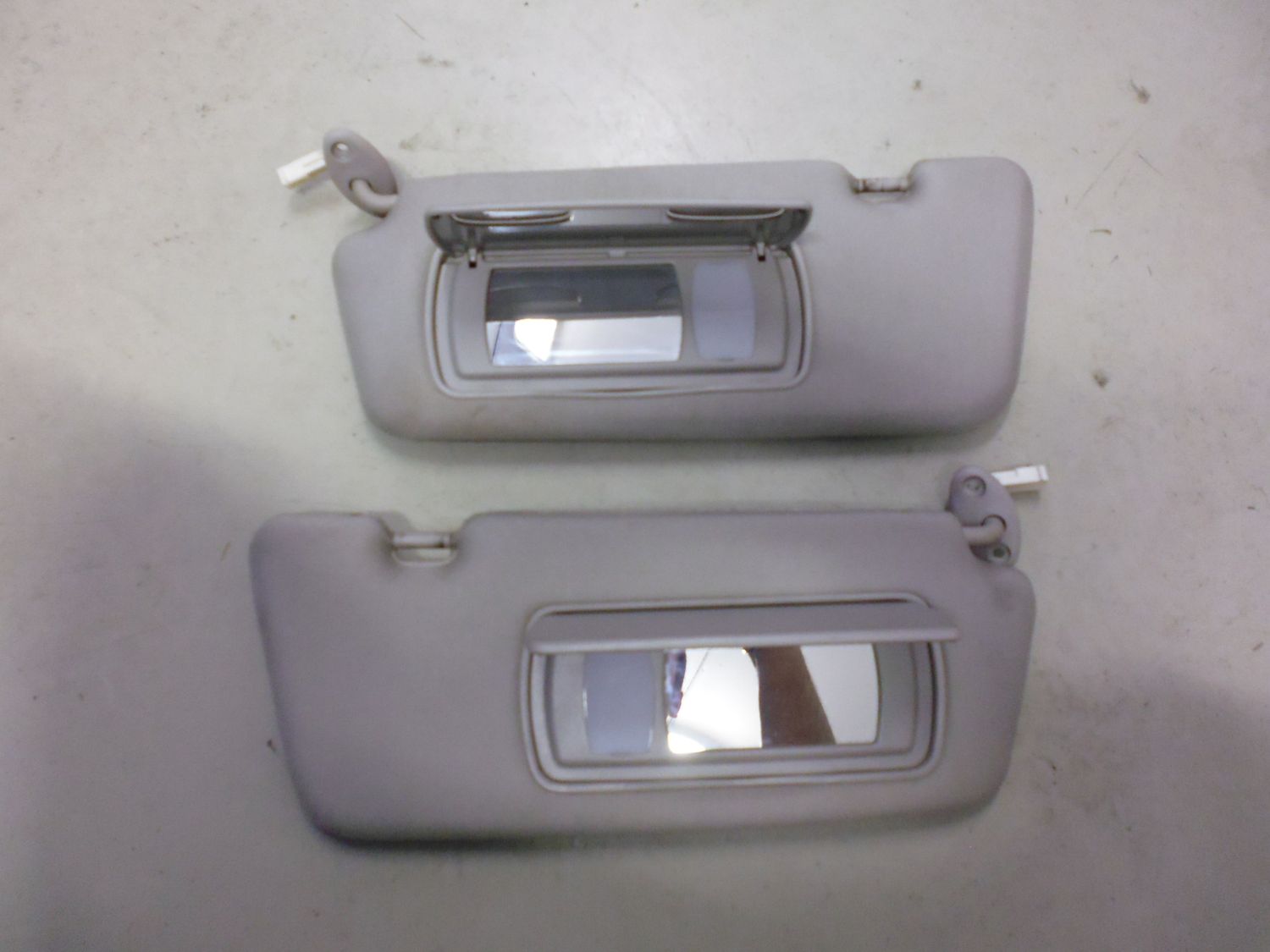 Pantine, alette parasole per Ssangyong Rexton, usate. Pantine, alette parasole per Ssangyong Rexton, usate.