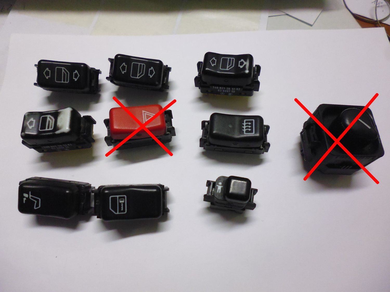 Interruttori, pulsanti per Mercedes C180 W202 usati. Interruttori, pulsanti per Mercedes C180 W202 usati.