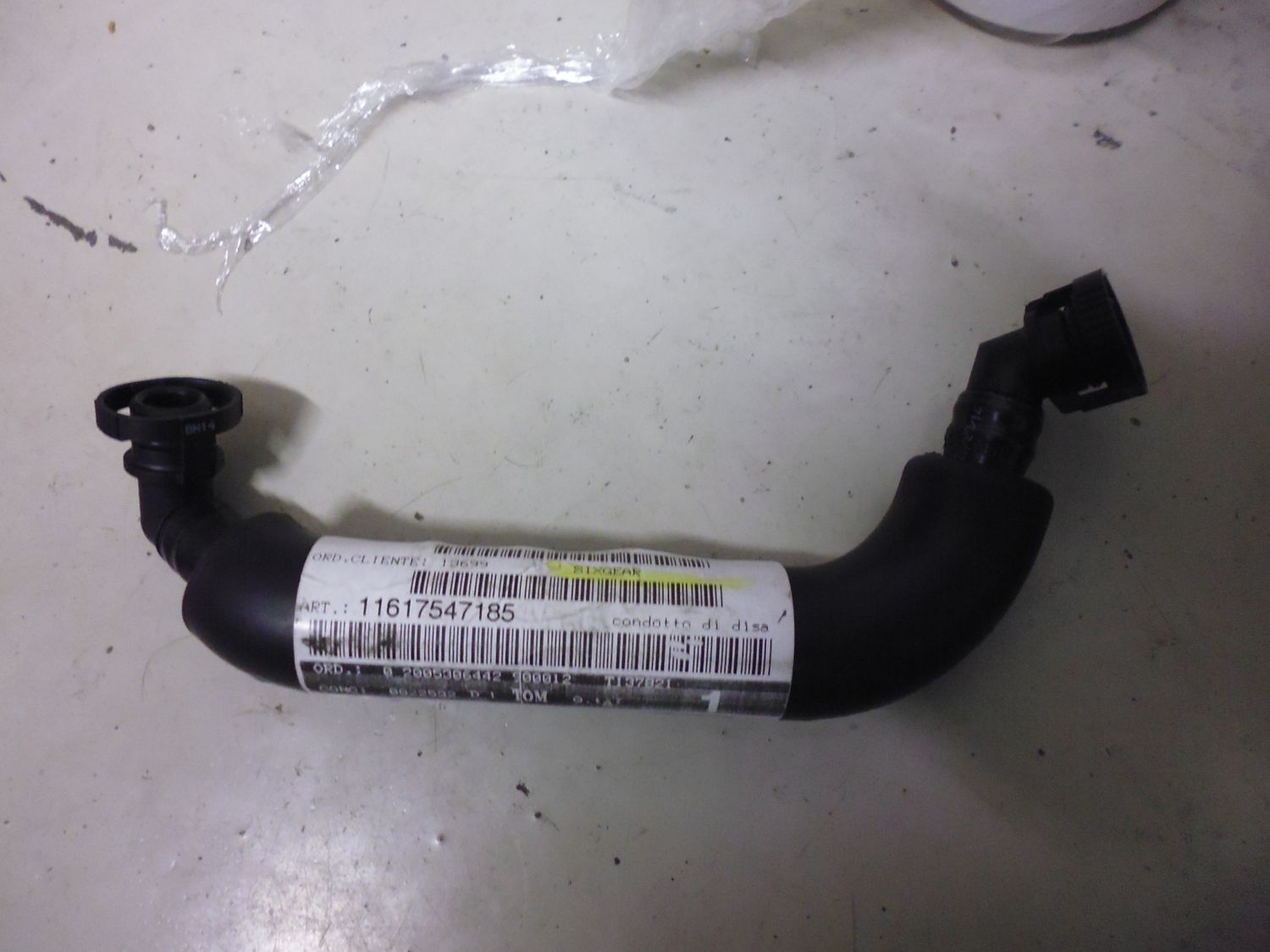 Condotto di disaerazione BMW 11617547185 nuovo. Condotto di disaerazione BMW 11617547185 nuovo.