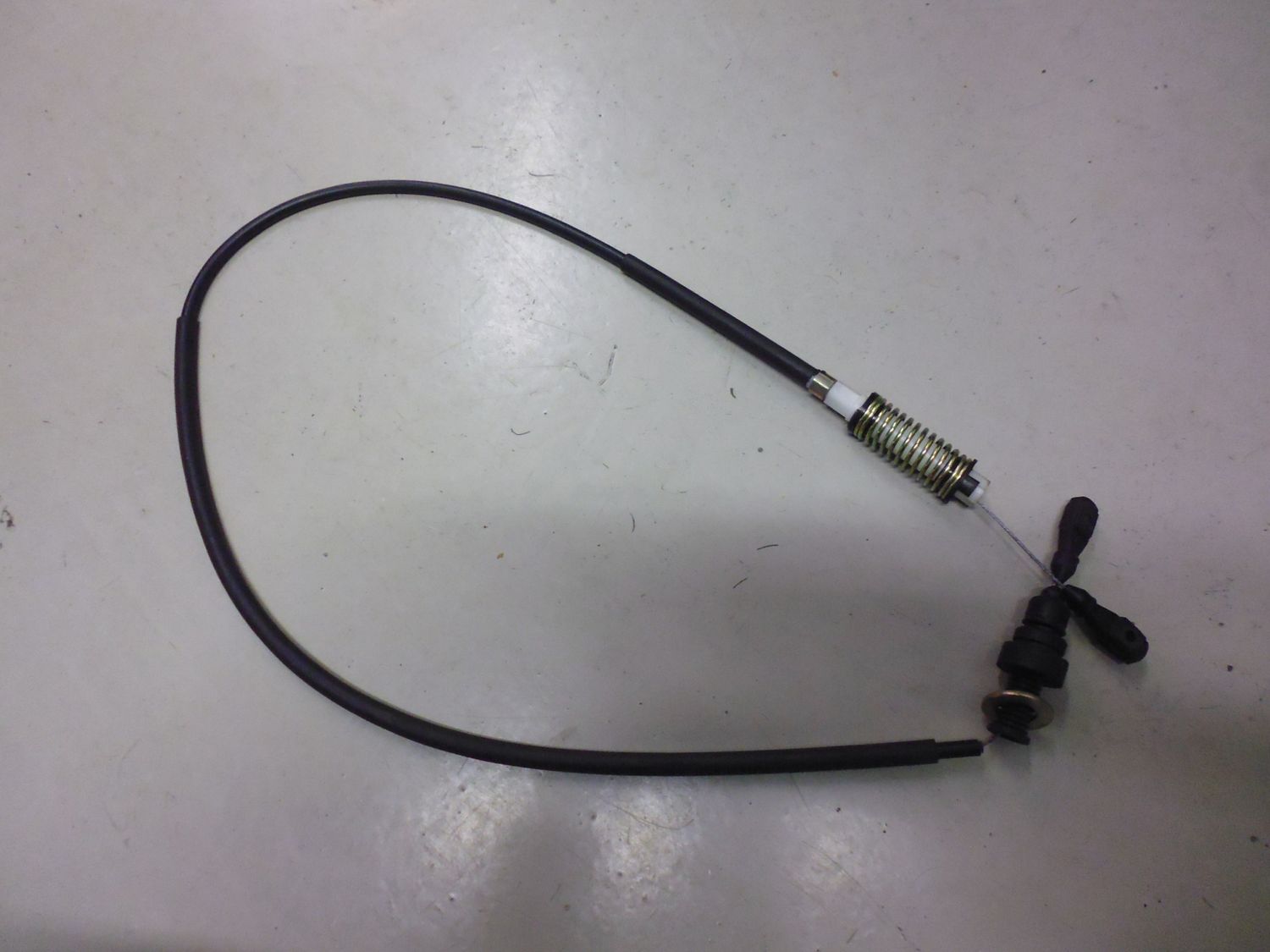 Cavo acceleratore a pedale originale Fiat 82446863 per Croma TD dal 1989 al 1992. Cavo acceleratore a pedale originale Fiat 82446863 per Croma TD dal 1989 al 1992.