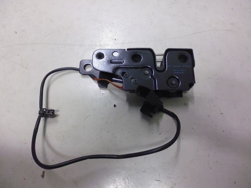 Serratura cofano motore Audi A3 modello 8P codice 8P0823509D.