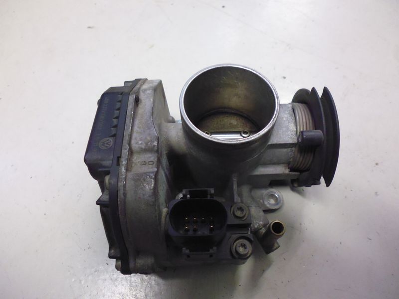 Corpo farfallato originale Volkswagen 408237/130/002 usato.
