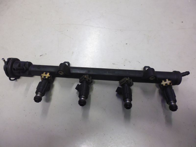Flauto Bosch 0280151056 ed iniettori Bosch 0280155731 Volkswagen Polo 1.0