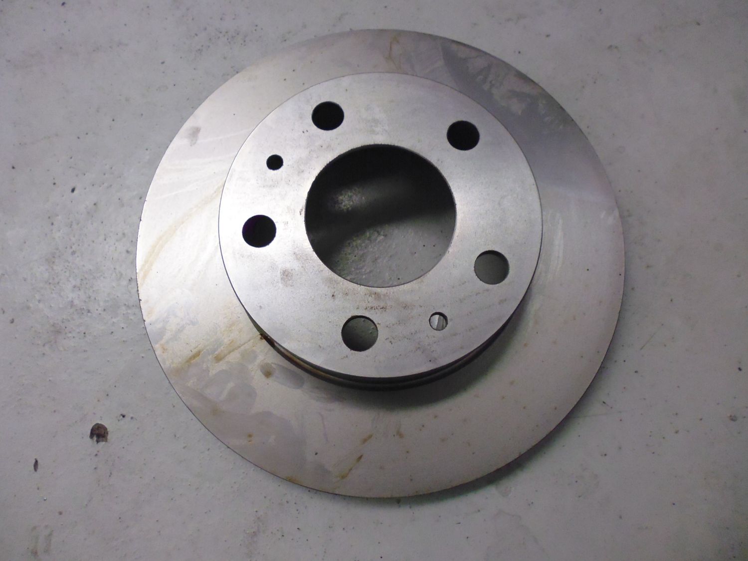 Dischi freno ventilati anteriori Fiat Ducato 18 q.li dal 1994 al 2002. Dischi freno ventilati anteriori Fiat Ducato 18 q.li dal 1994 al 2002.