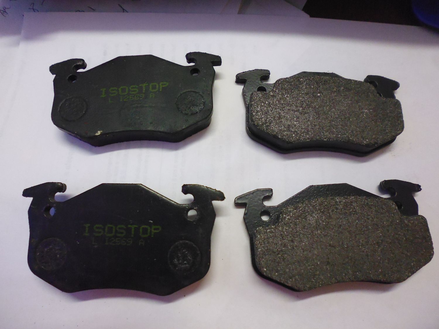 Pastiglie freni posteriori Renault Clio prima serie, nuove. Pastiglie freni posteriori Renault Clio prima serie, nuove.