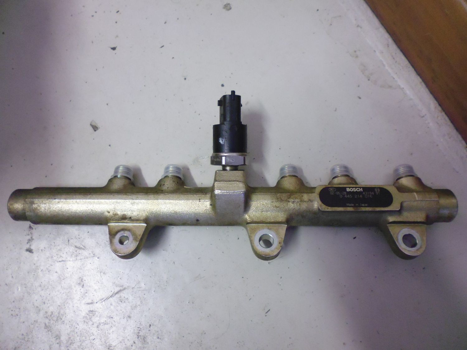 Flauto commonrail Bosch 0445214016 per motori Fiat 1.9 JTD. Flauto commonrail Bosch 0445214016 per motori Fiat 1.9 JTD.