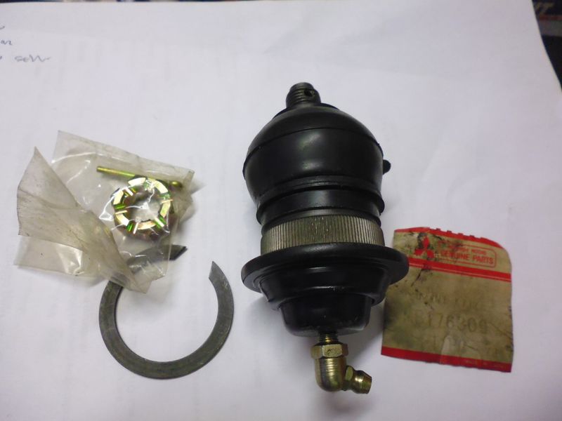 Testina sospensione anteriore Mitsubishi Pajero I codice MB176309.