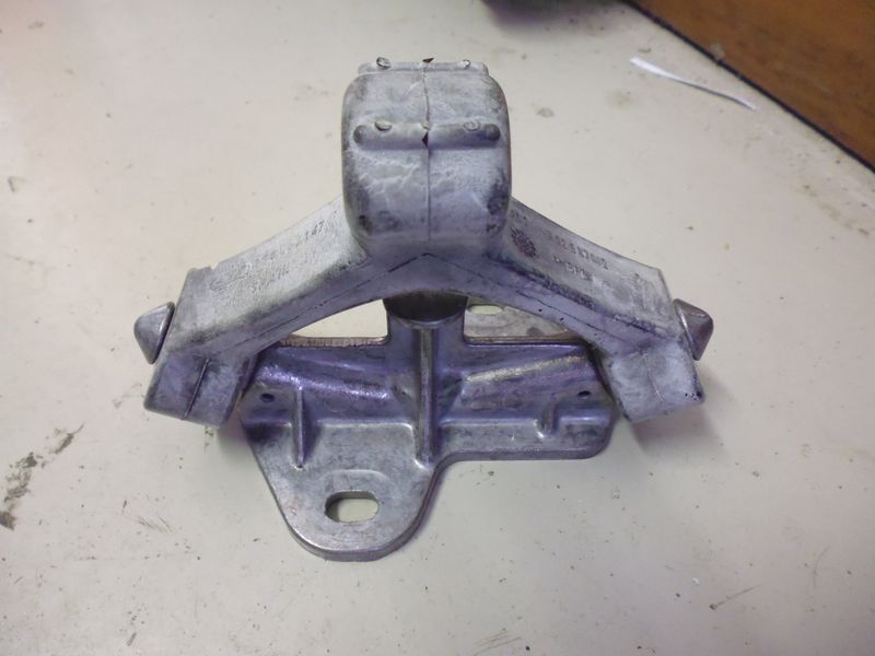 Supporto marmitta posteriore destra Audi A4 S4, nuovo.