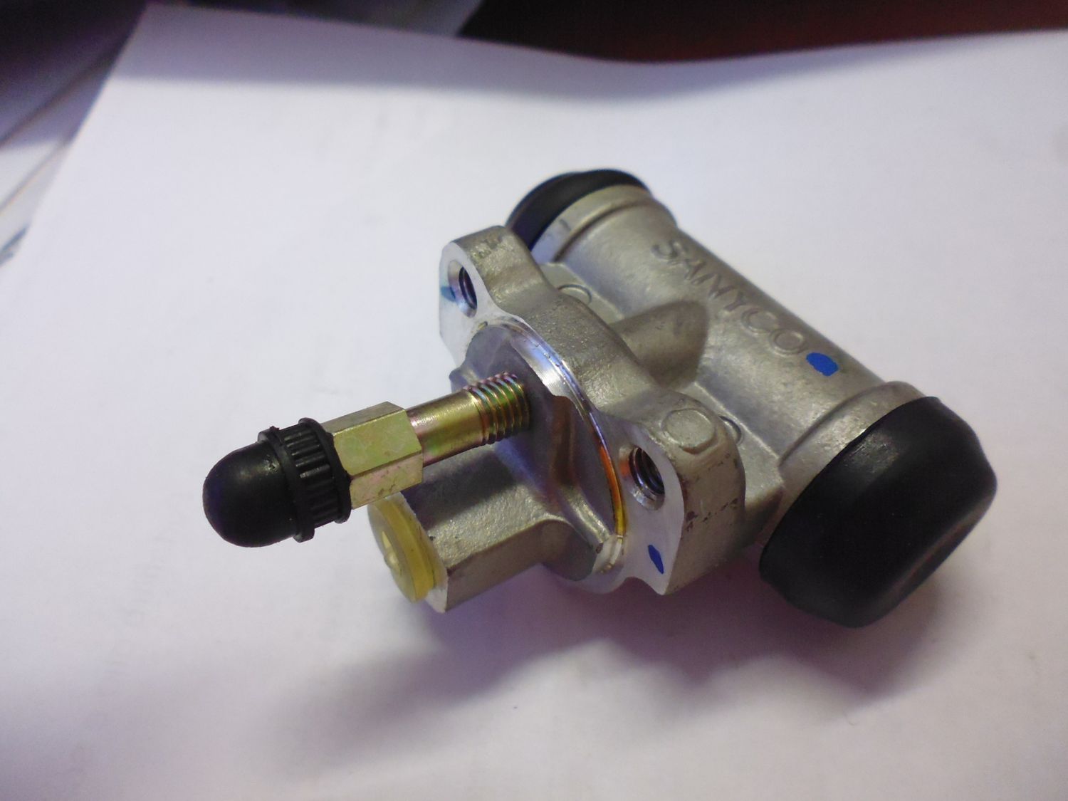 Cilindretto freni Nipparts J3231075 per Nissan King Cab.
