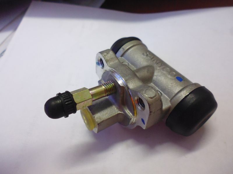 Cilindretto freni Nipparts J3231075 per Nissan King Cab.