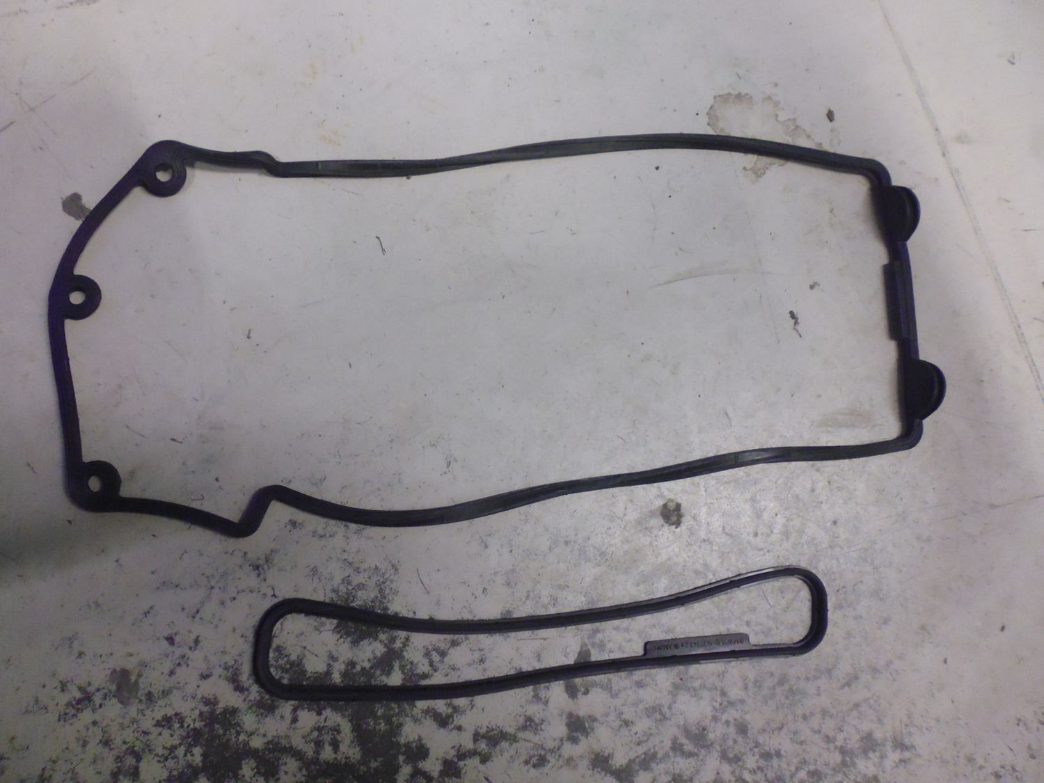 Guarnizioni coperchi punterie originali BMW motore V8 11120034105 11120034104 Guarnizioni coperchi punterie originali BMW motore V8 11120034105 11120034104