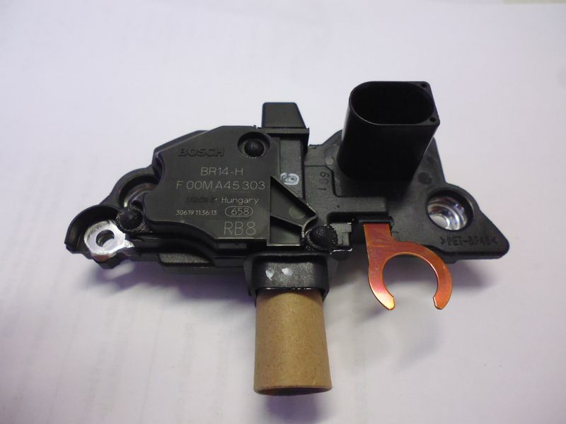 Regolatore alternatore Bosch F00MA45303 nuovo.