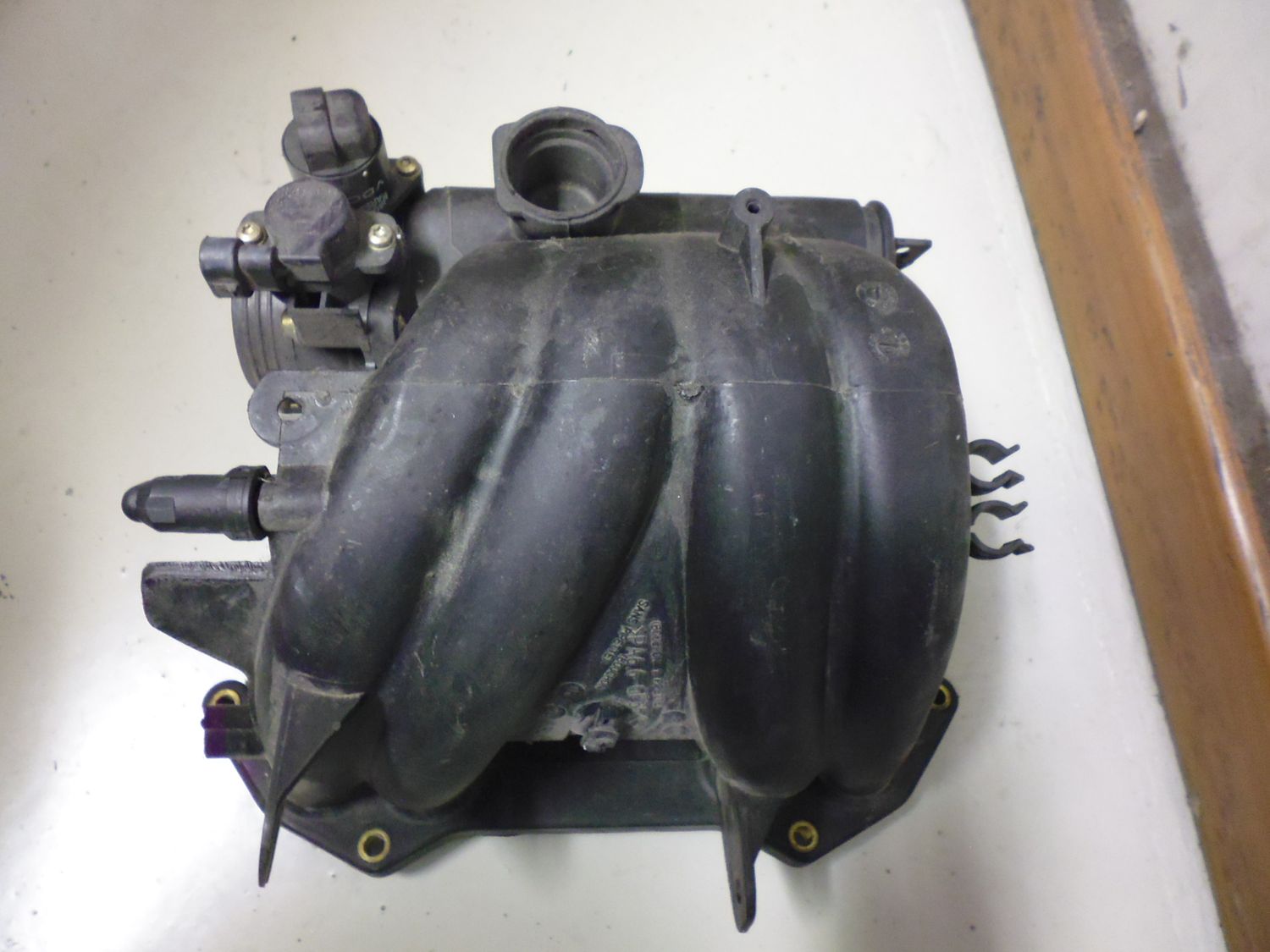 Collettore aspirazione Peugeot e Citroen motore 1,4 benzina.