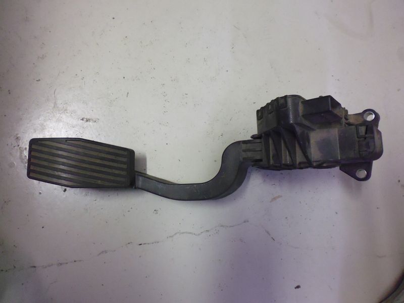Pedale acceleratore Fiat Grande Punto codice 55702020, usato.