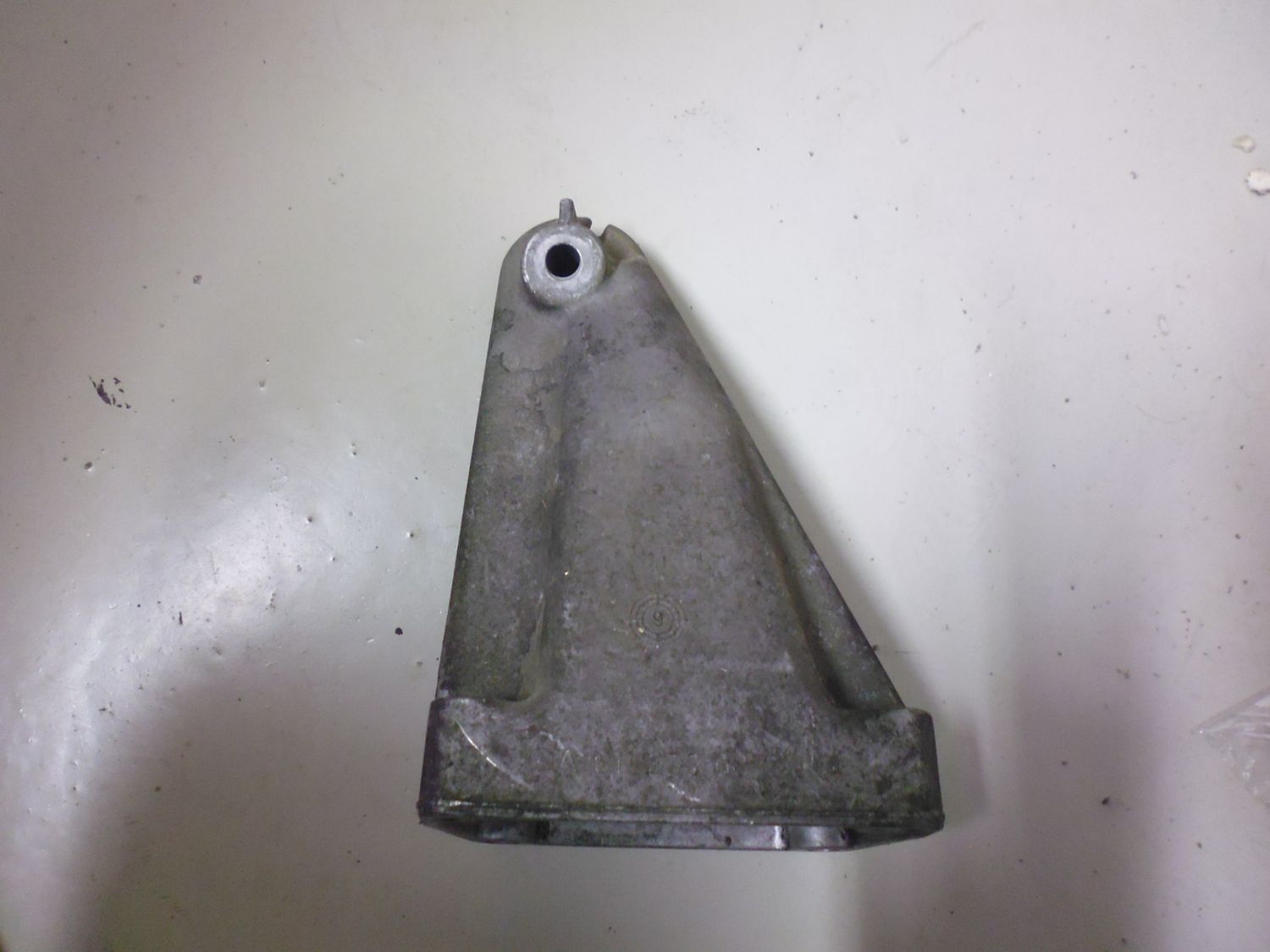 Supporto motore Mercedes A6112230804 usato.