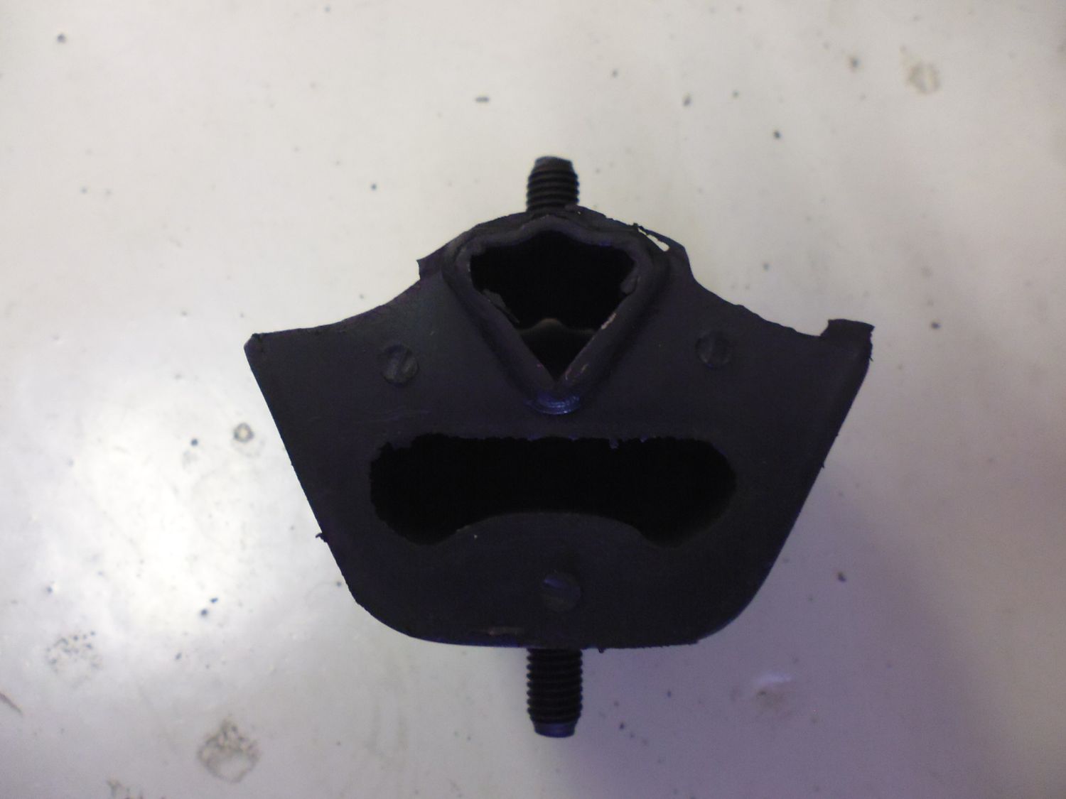 Supporto motore Akron 23223/2 per Audi 80.