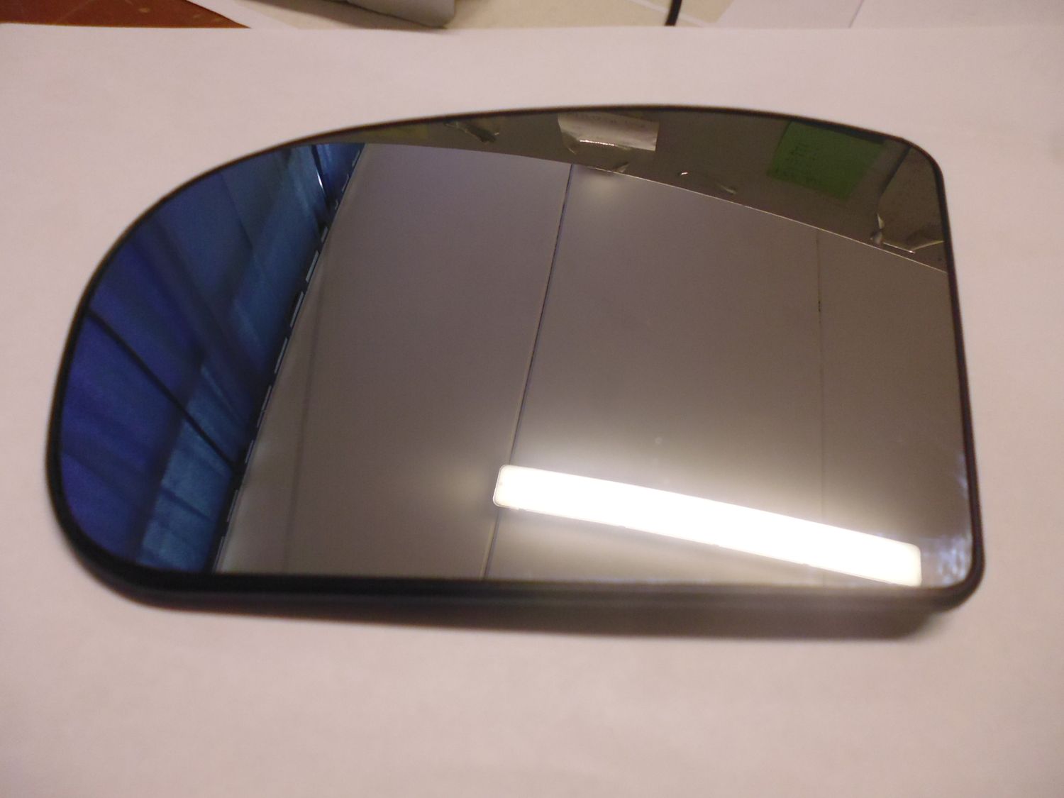 Vetro per specchietto elettrico esterno sinistro Mercedes C serioe W203. Vetro per specchietto elettrico esterno sinistro Mercedes C serioe W203.