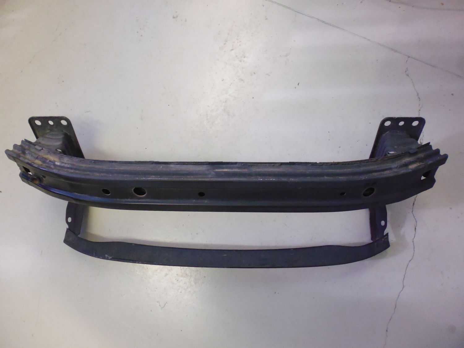 Traversa rinforzo parauti anteriore Fiat Grande Punto.