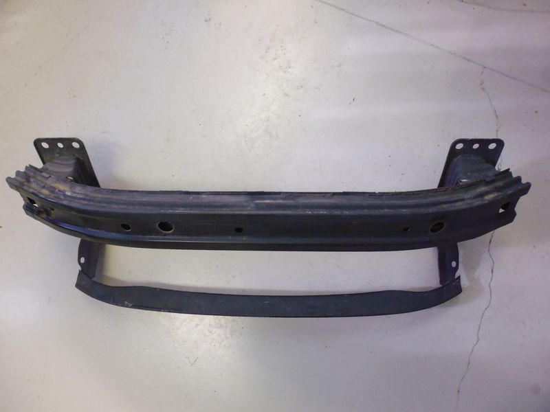 Traversa rinforzo parauti anteriore Fiat Grande Punto.