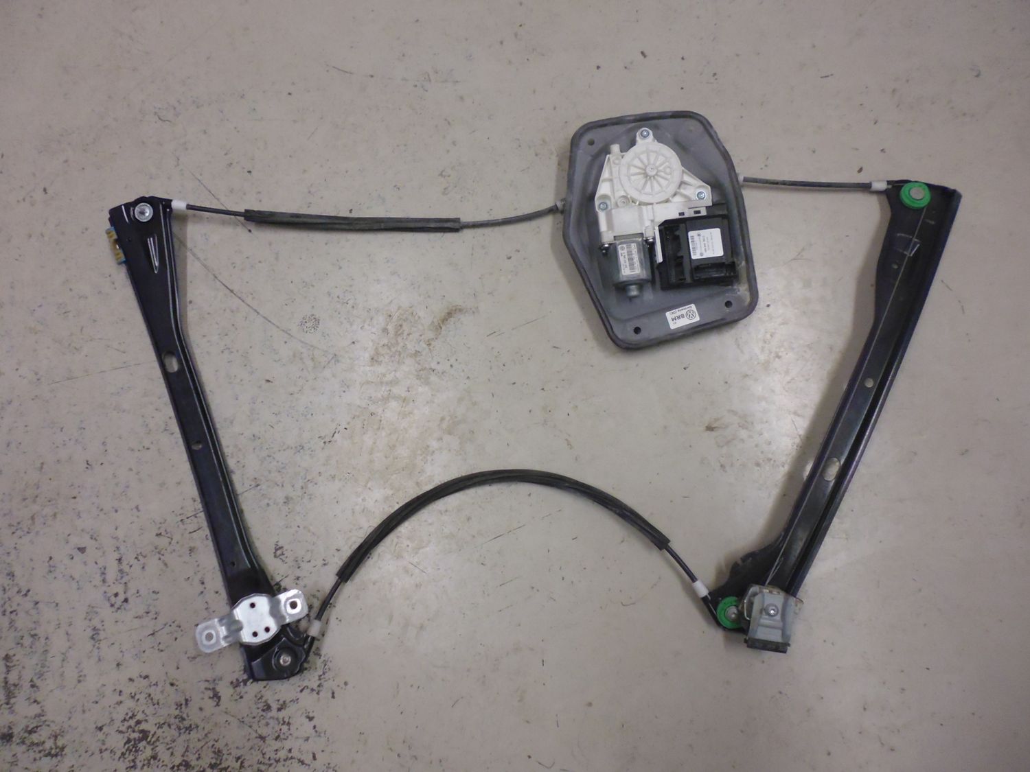 Alzavetro alzacristallo elettrico originale anteriore sinistro Volkswagen Golf 5 1K4837401E 1K4837461A 1K0959793C. Alzavetro alzacristallo elettrico originale anteriore sinistro Volkswagen Golf 5 1K4837401E 1K4837461A 1K0959793C.